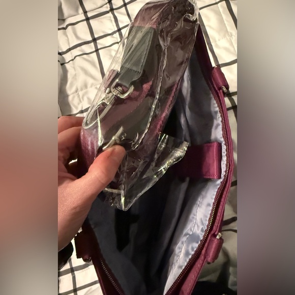 IHKWIP- Haul it all tote- Merlot - Picture 3 of 7